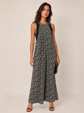 MSK
Women's Black and White Floral Halter Wide-Leg Jumpsuit size L NEW
